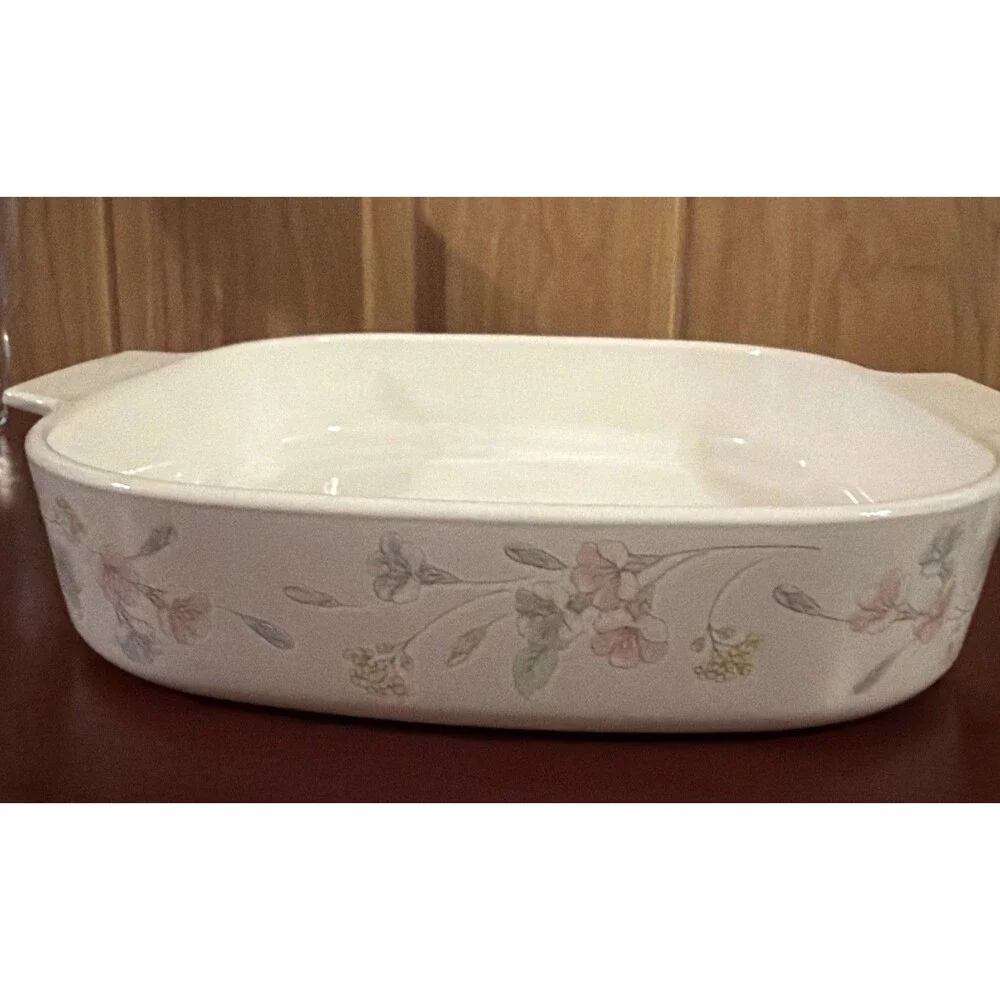 CorningWare A-10-B, 2.5L Floral Square Casserole Baking Dish.Excellent Condition